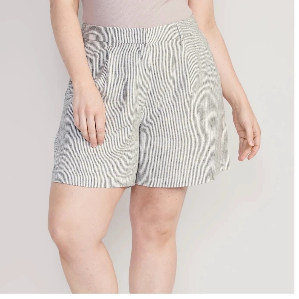 Old Navy Gray and White Bermuda Shorts Relaxed Fit